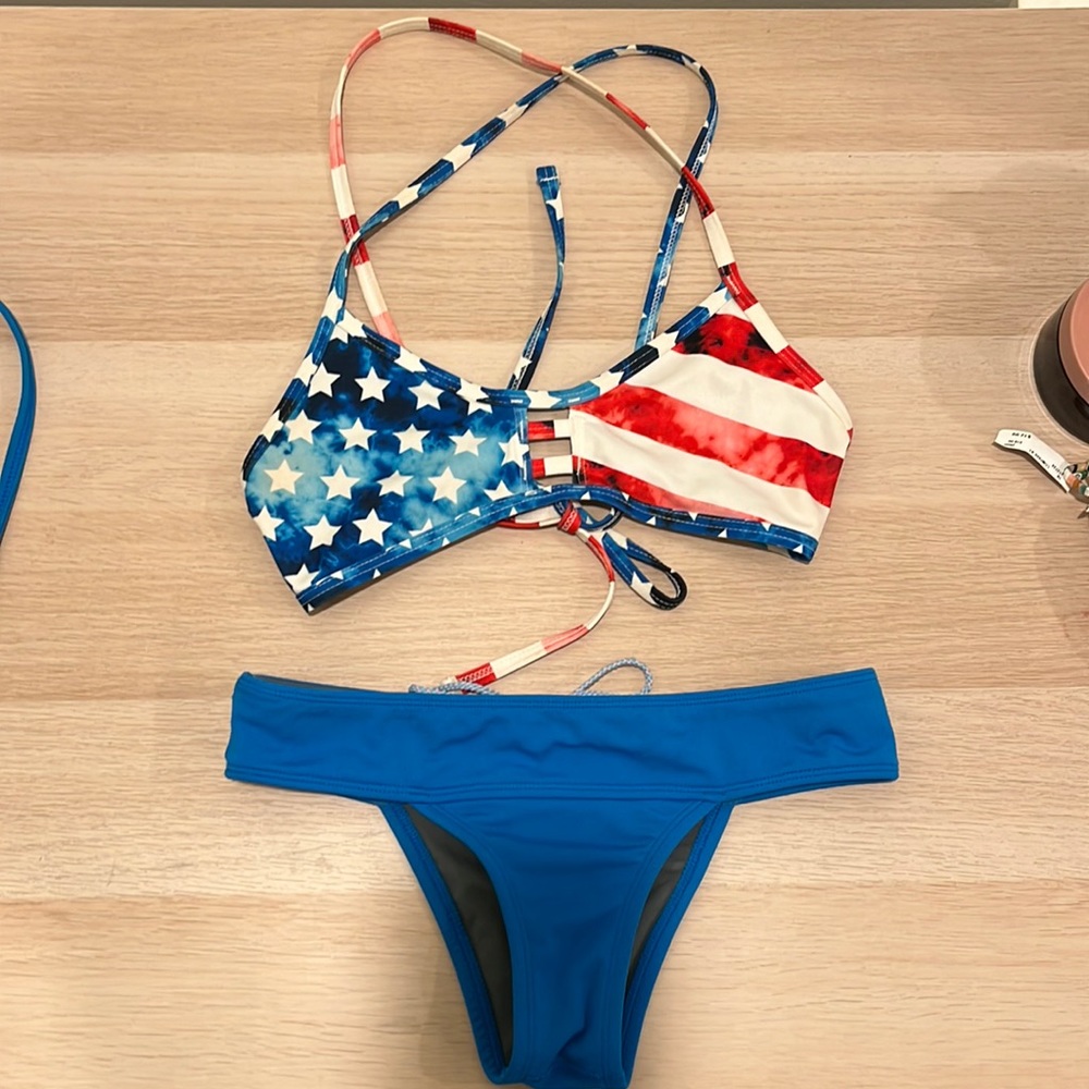 Jolyn bikini